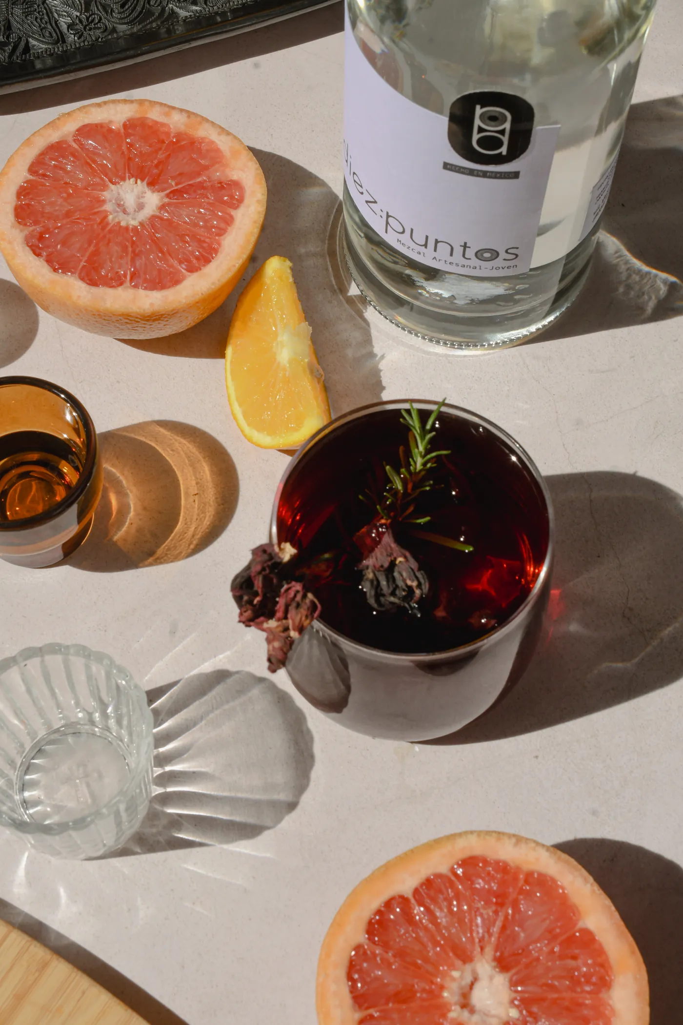 Coctel de mezcal con toronja