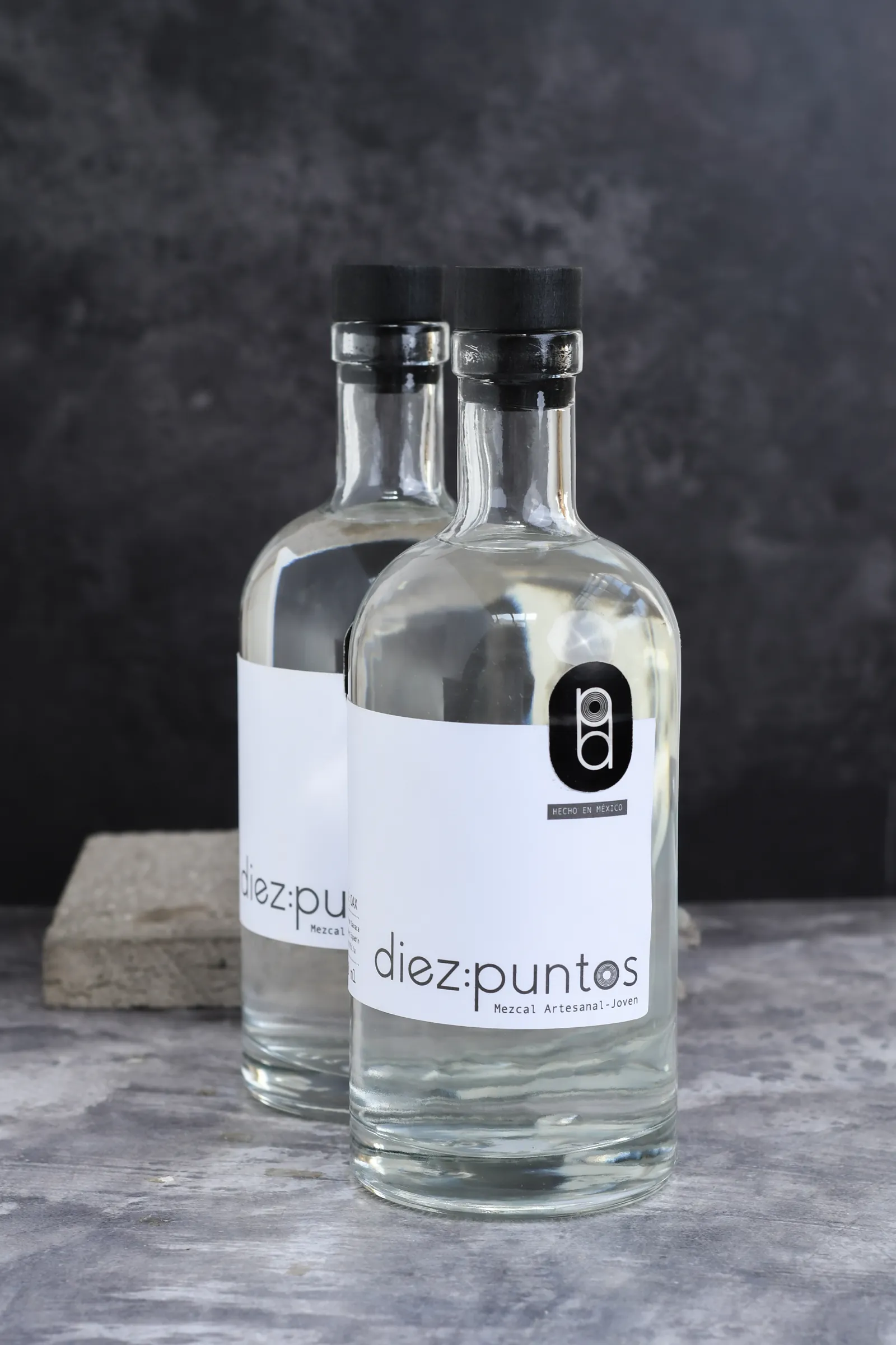 Botella de Diez Puntos Mezcal Artesanal Joven, 750 ml