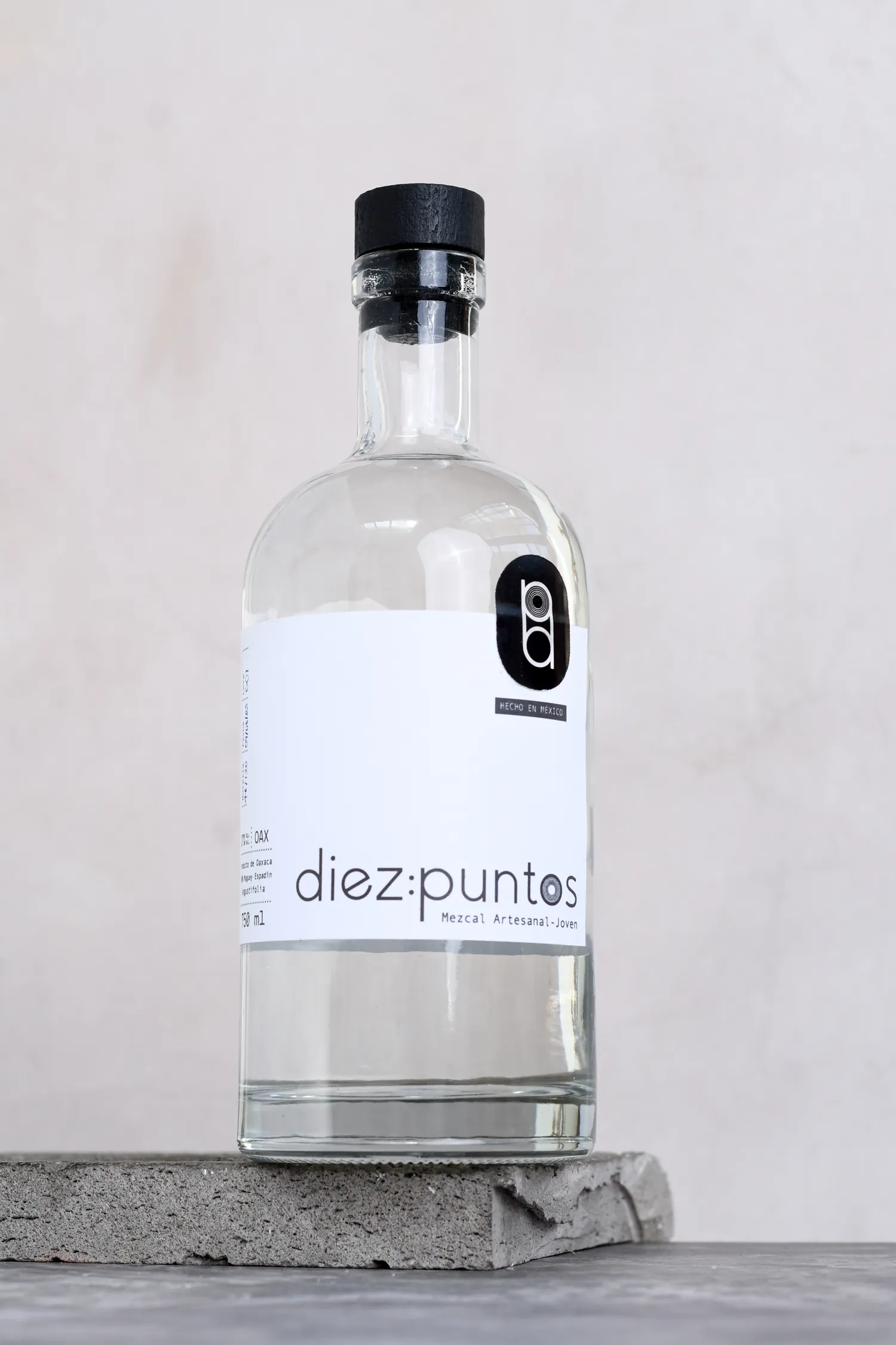Botella de Diez Puntos Mezcal Artesanal Joven, 750 ml